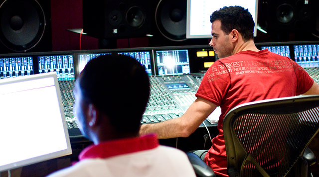 recording engineer clint murphy at modern world recording studios uk